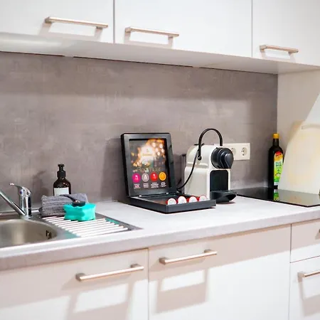 Cozy With Sky-tv Sued Apartment
